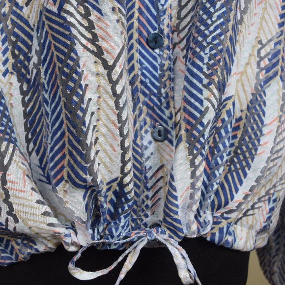 LARK LANE sheer lightweight blue pattern button-up - Picture 7 of 9